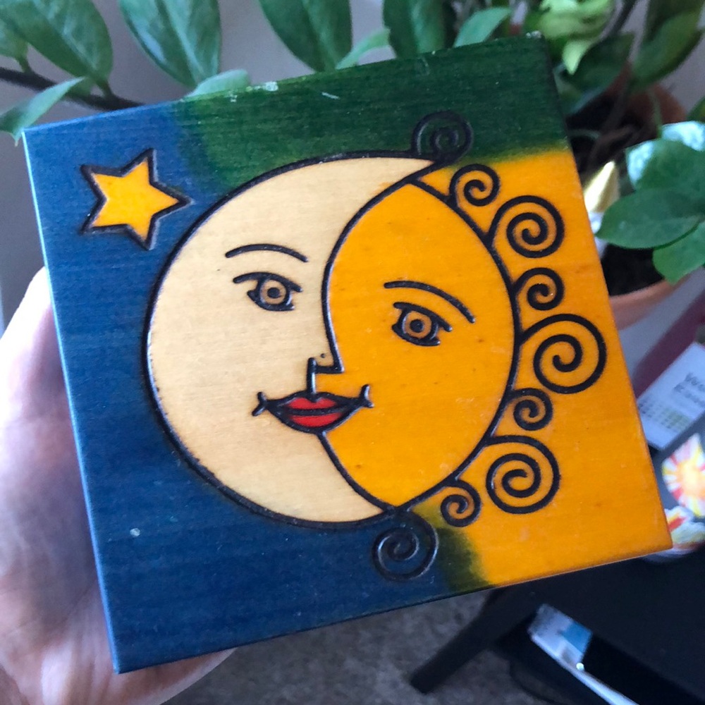 Hand carver box